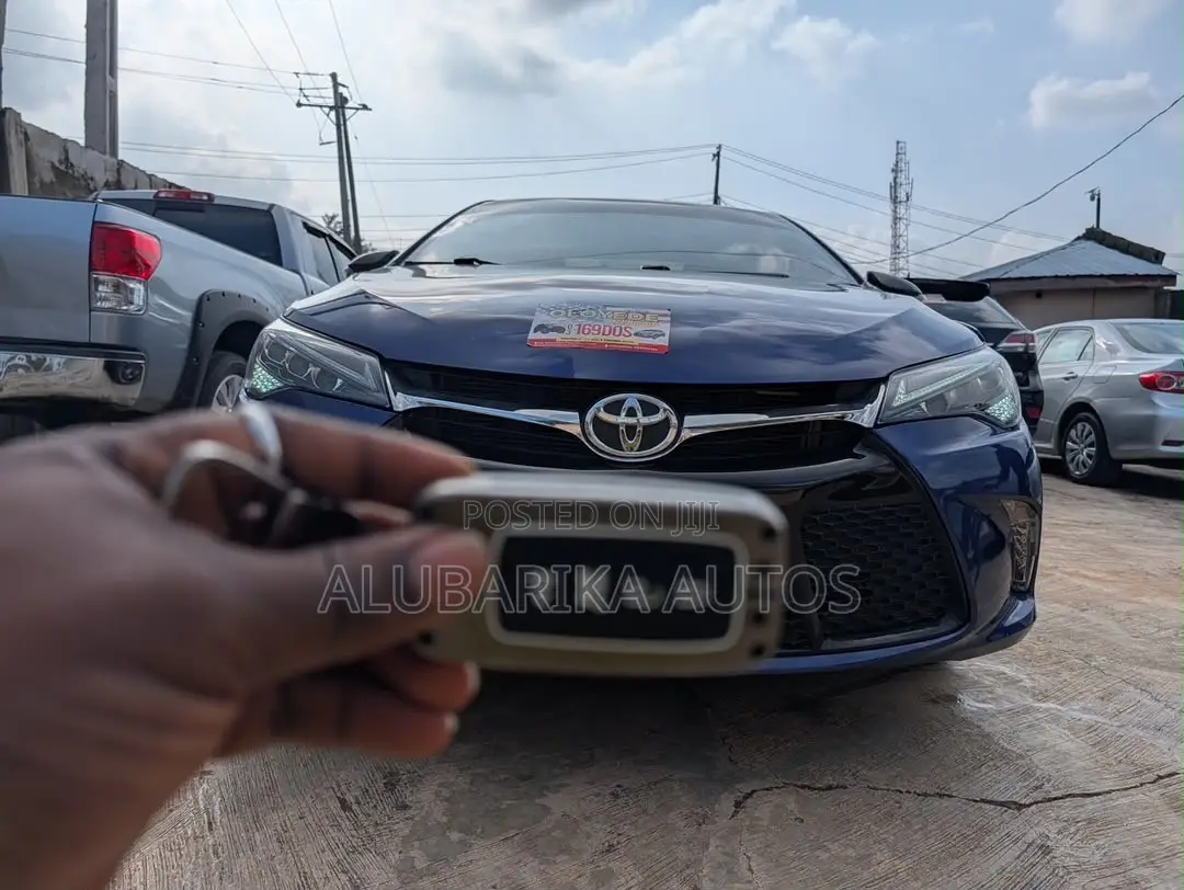 Toyota Camry XLE 4dr Sedan w/Prod. End 11/13 (3.5L 6cyl 6A) 2014 Blue