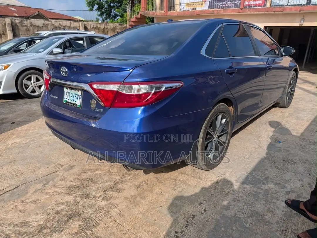 Toyota Camry XLE 4dr Sedan w/Prod. End 11/13 (3.5L 6cyl 6A) 2014 Blue