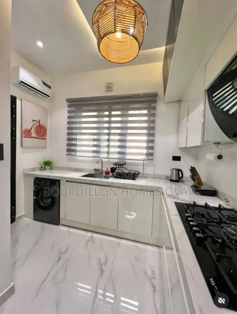 2bdrm Apartment in Lekki Phase 1 for rent