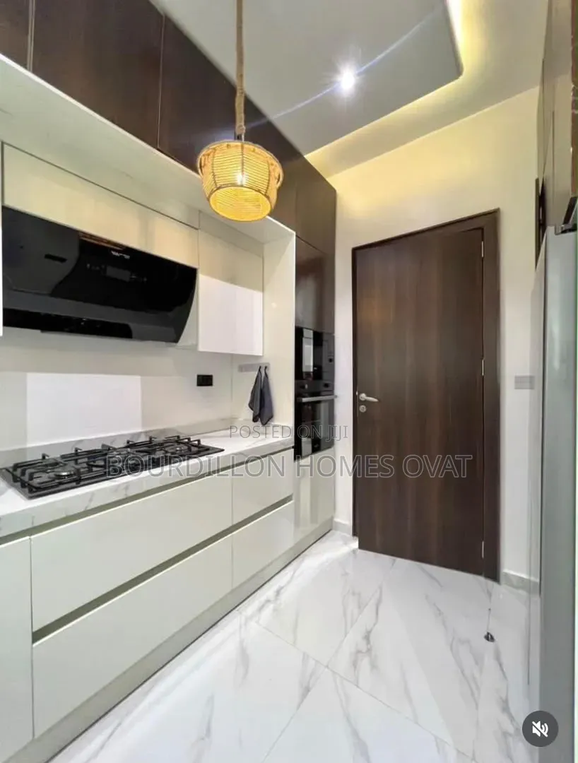 2bdrm Apartment in Lekki Phase 1 for rent