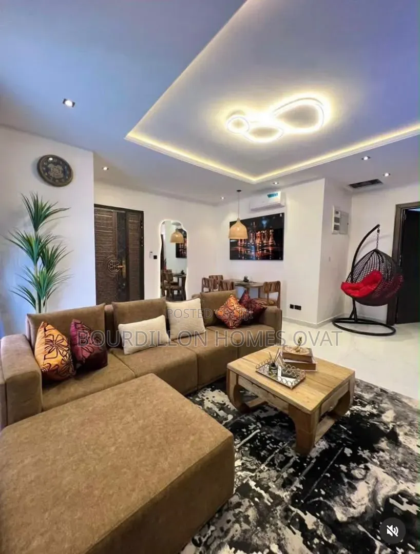 2bdrm Apartment in Lekki Phase 1 for rent