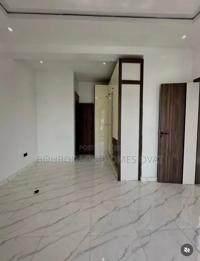 3bdrm Apartment in Lekki Phase 1 for rent