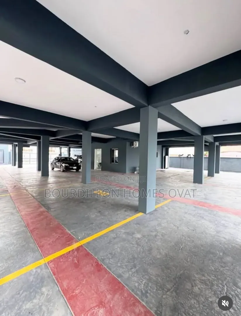 3bdrm Apartment in Lekki Phase 1 for rent