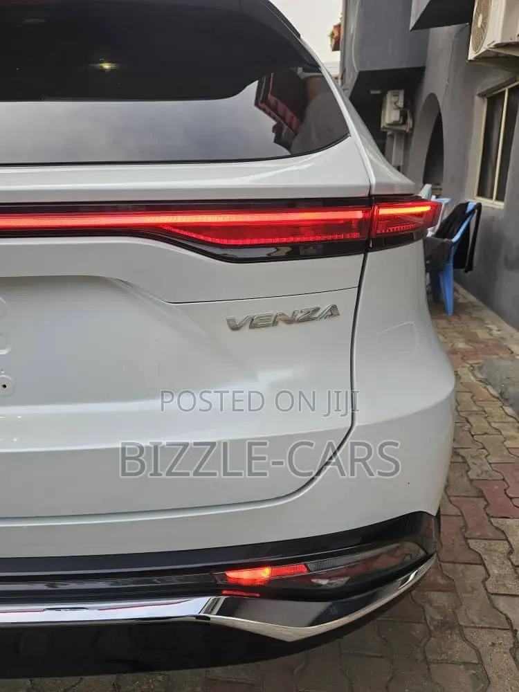 Toyota Venza 2024 White