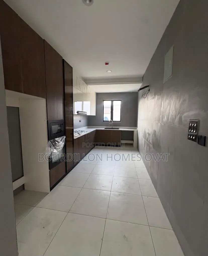2bdrm Apartment in Ikate Lekki Lagos for rent