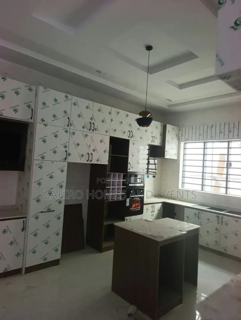 4bdrm Duplex in Ikolaba Estate ,, Basorun for sale