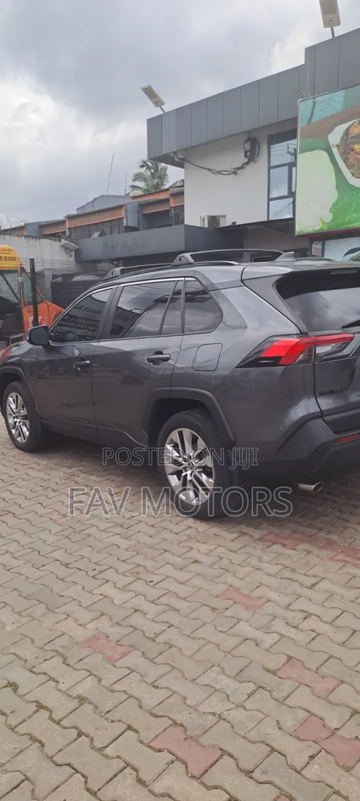 Toyota RAV4 XLE Premium 2021 Gray