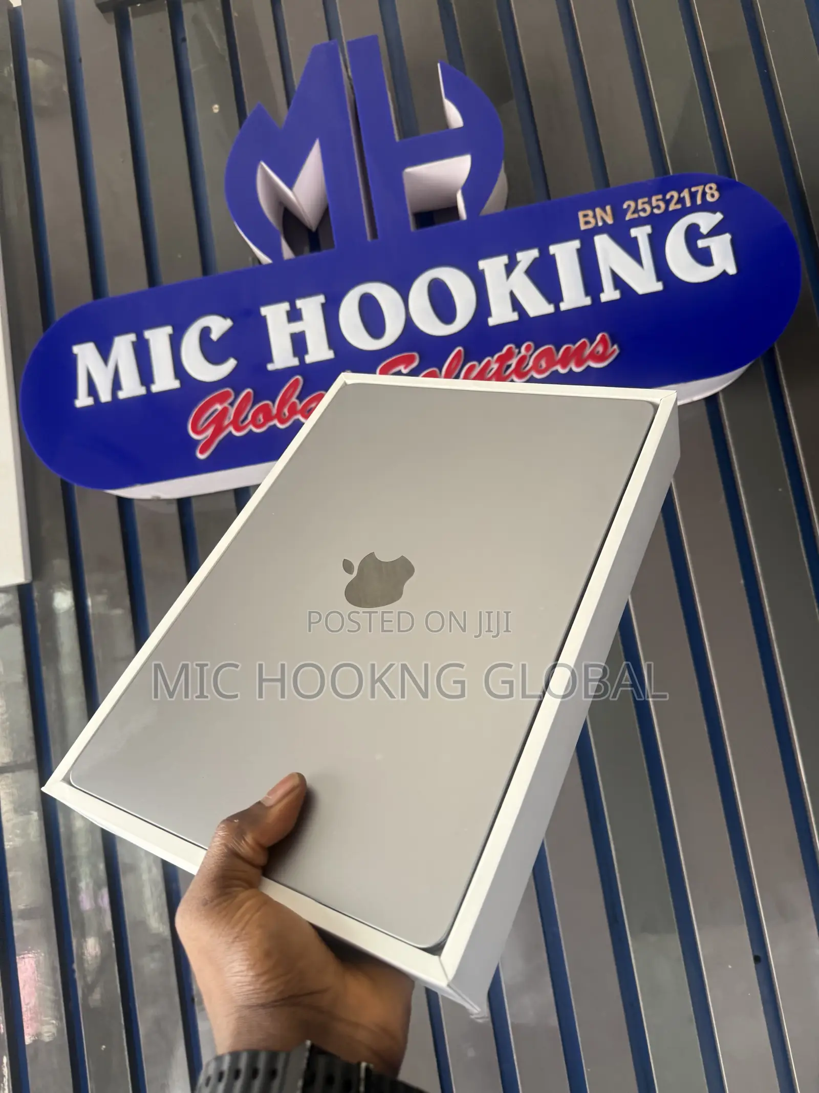 Laptop Apple MacBook Air 2022 M2 8GB Apple M2 SSD 256GB