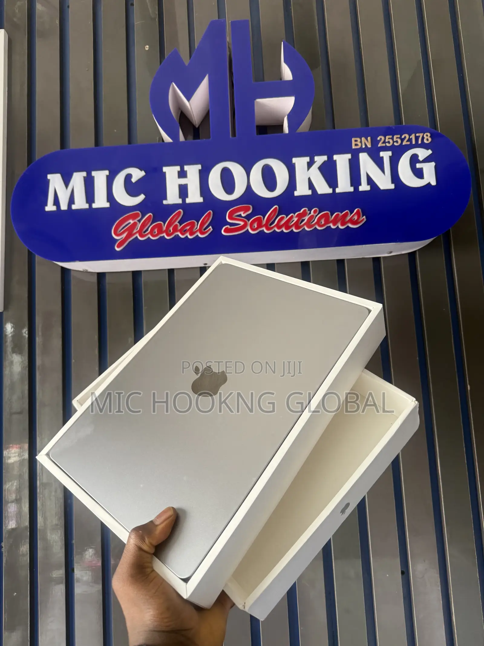 Laptop Apple MacBook Air 2022 M2 8GB Apple M2 SSD 256GB