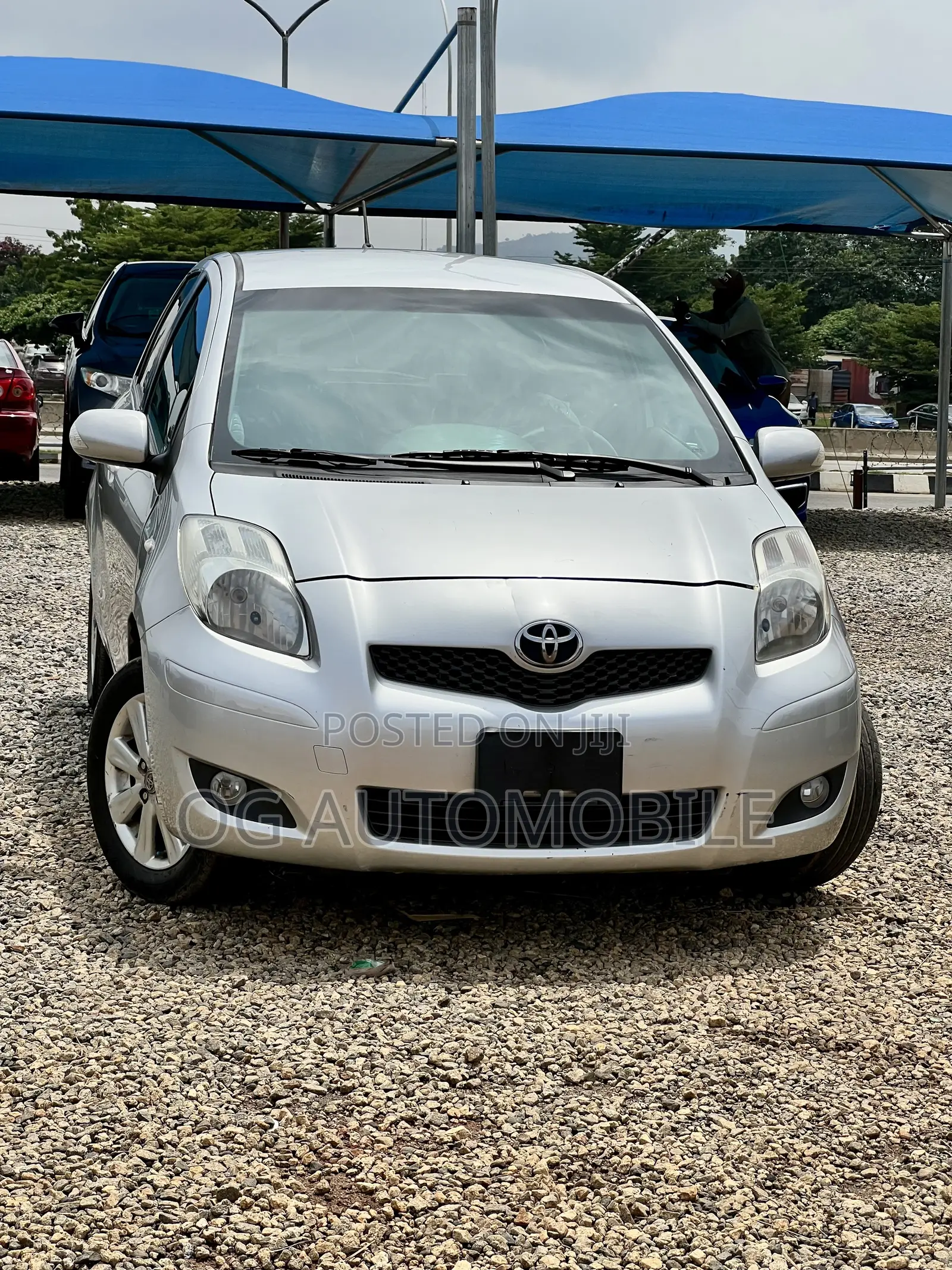 Toyota Yaris LE Hatchback 3dr 2012 Gray