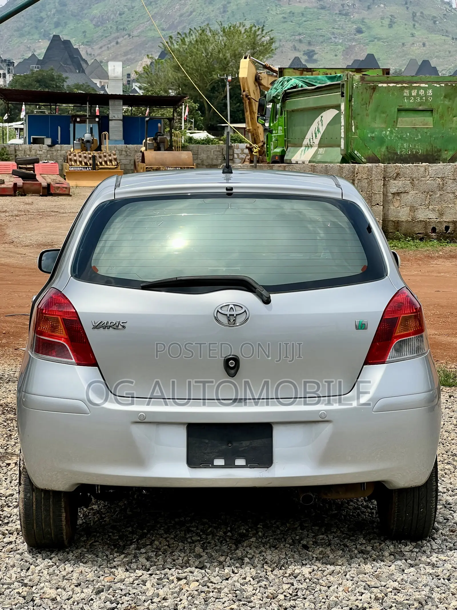 Toyota Yaris LE Hatchback 3dr 2012 Gray
