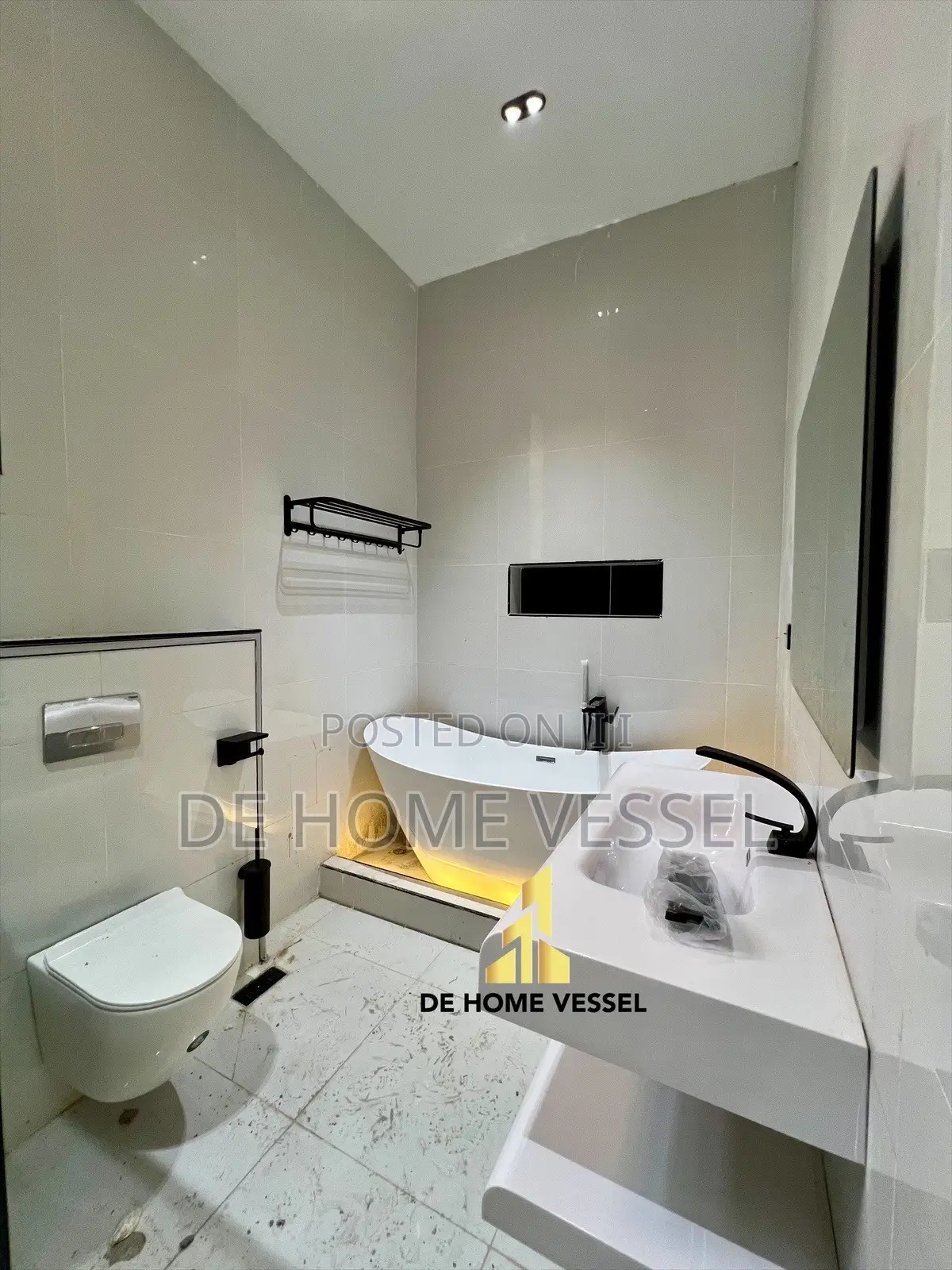 5bdrm Duplex in Chevron for sale