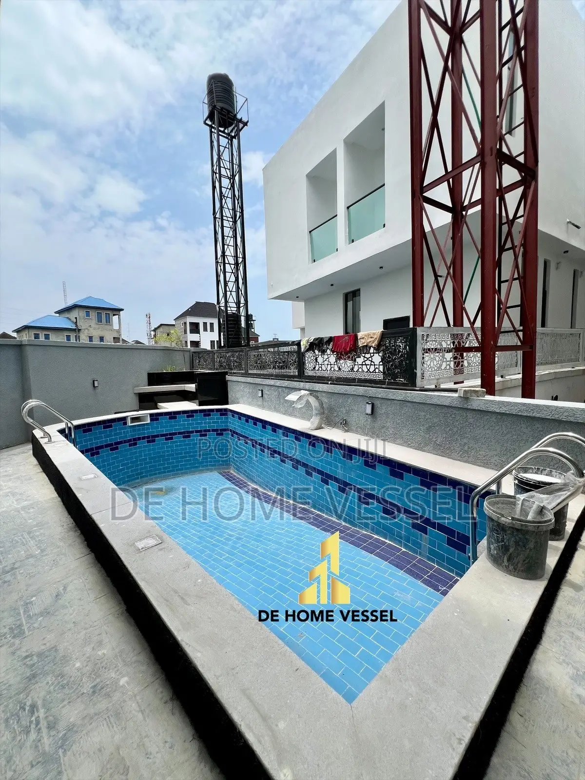 5bdrm Duplex in Chevron for sale