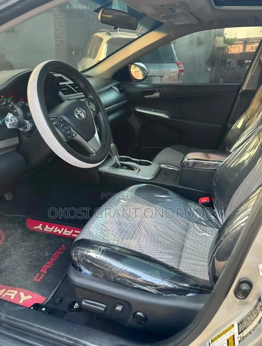Toyota Camry SE 4dr Sedan (2.5L 4cyl 6A) 2013 Silver