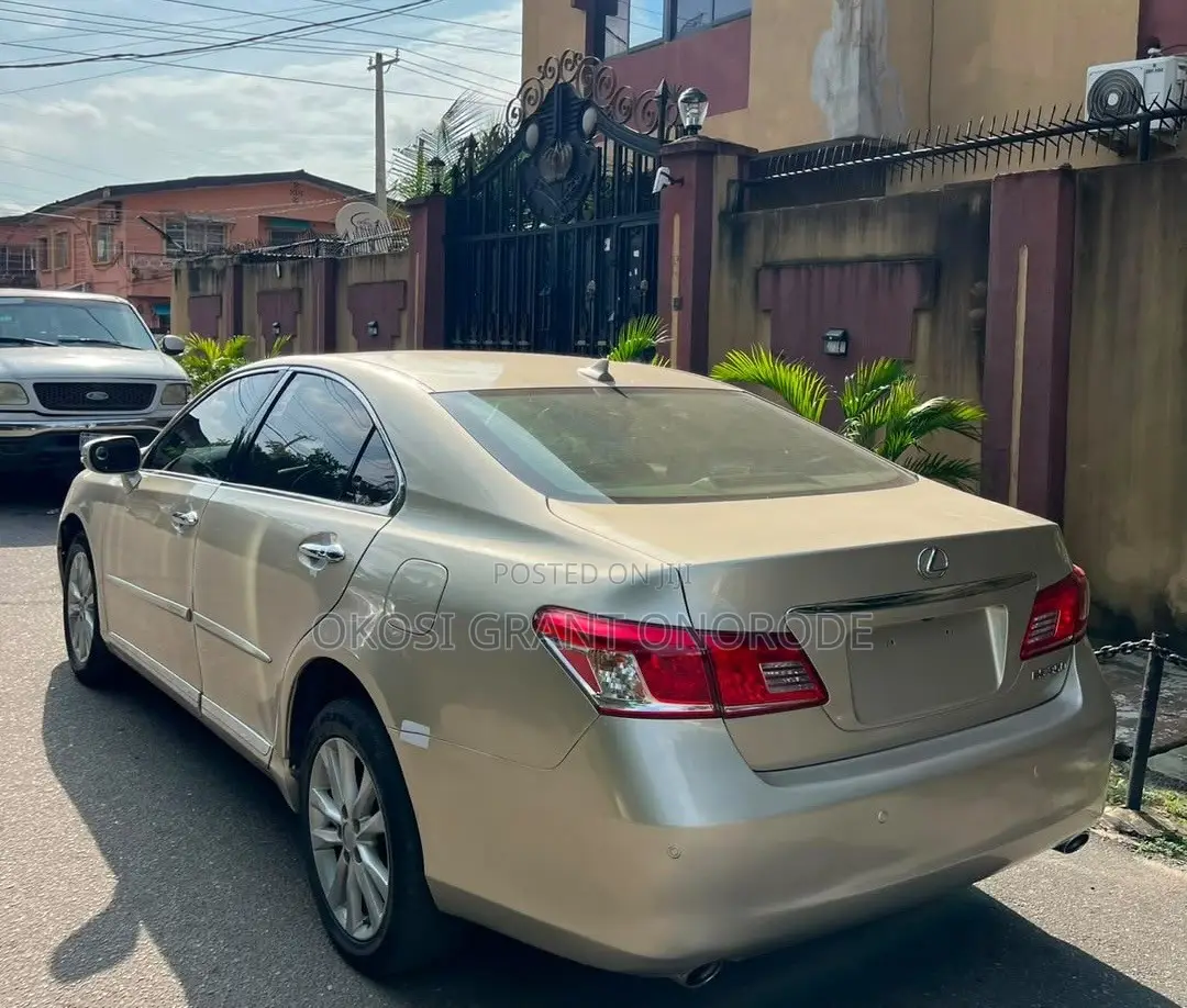 Lexus ES 350 2012 Gold