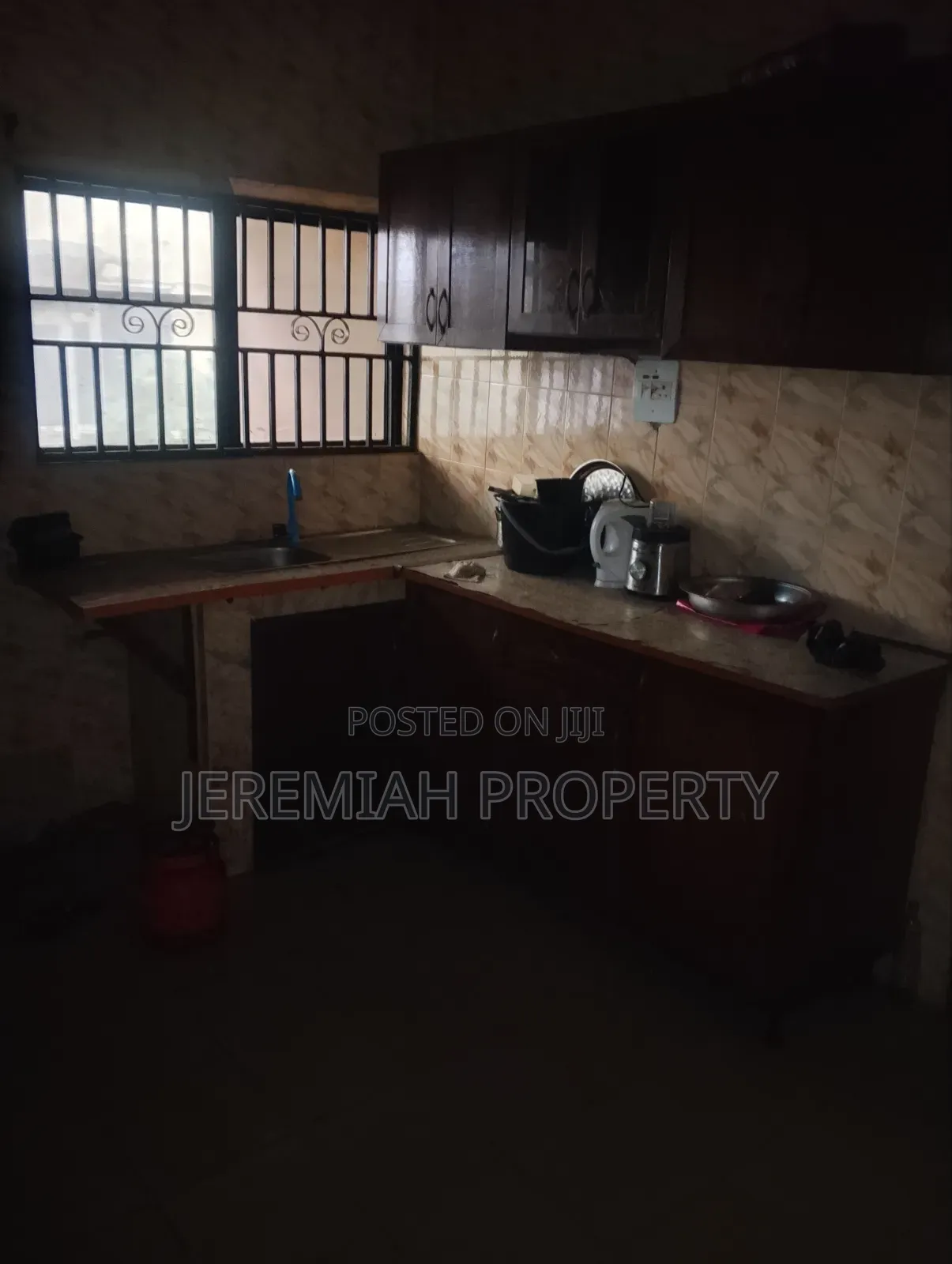 3bdrm Shared Apartment in Onitiri, Berger for rent