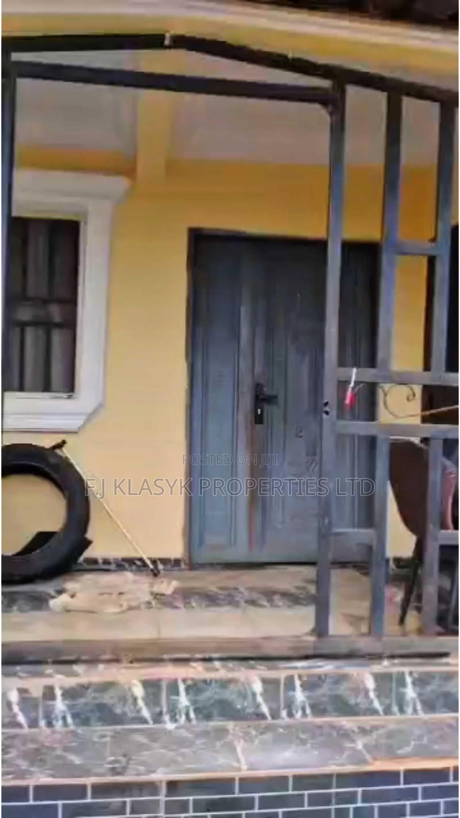 5bdrm Block of Flats in Benin City for sale