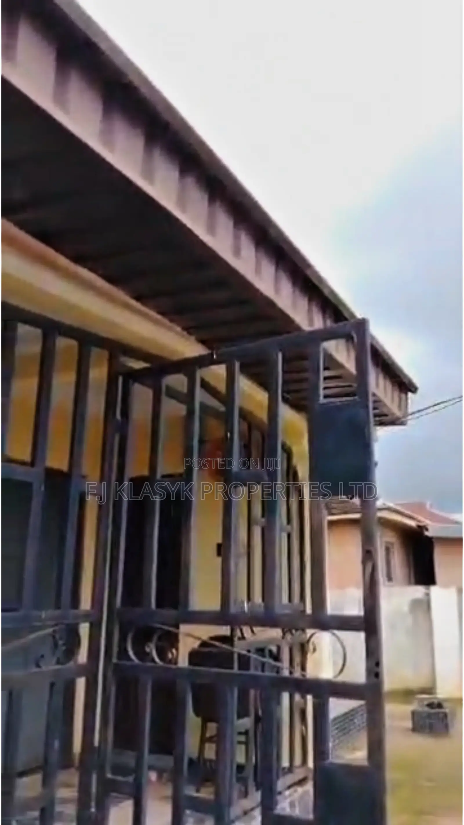 5bdrm Block of Flats in Benin City for sale