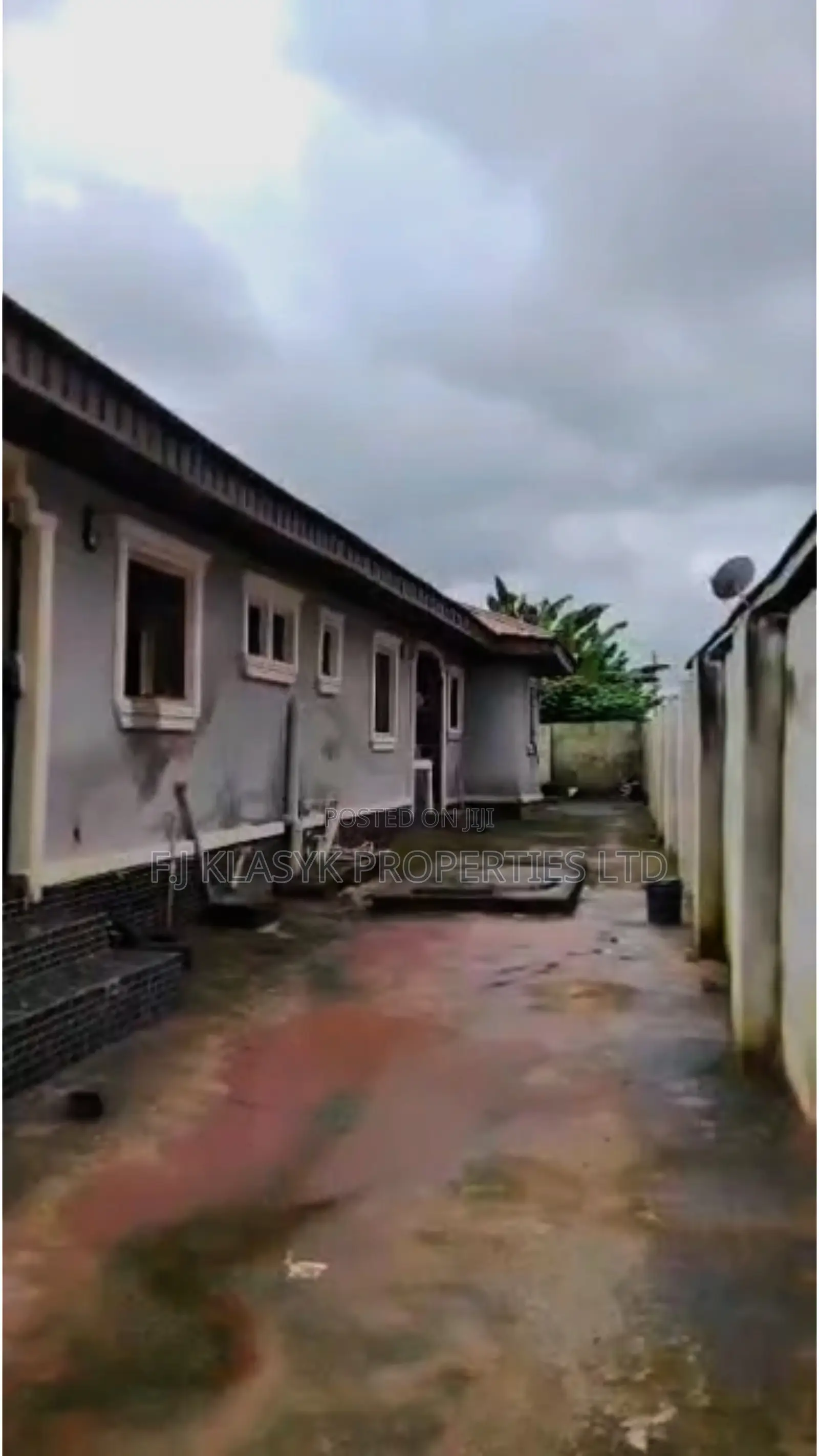 5bdrm Block of Flats in Benin City for sale