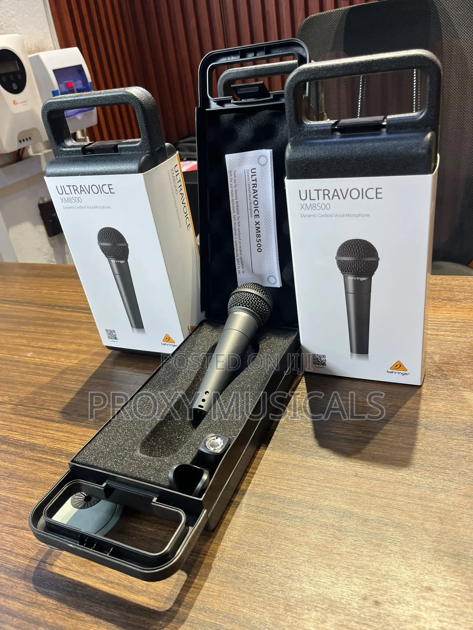 Behringer ULTRAVOICE XM8500 Wired Microphone