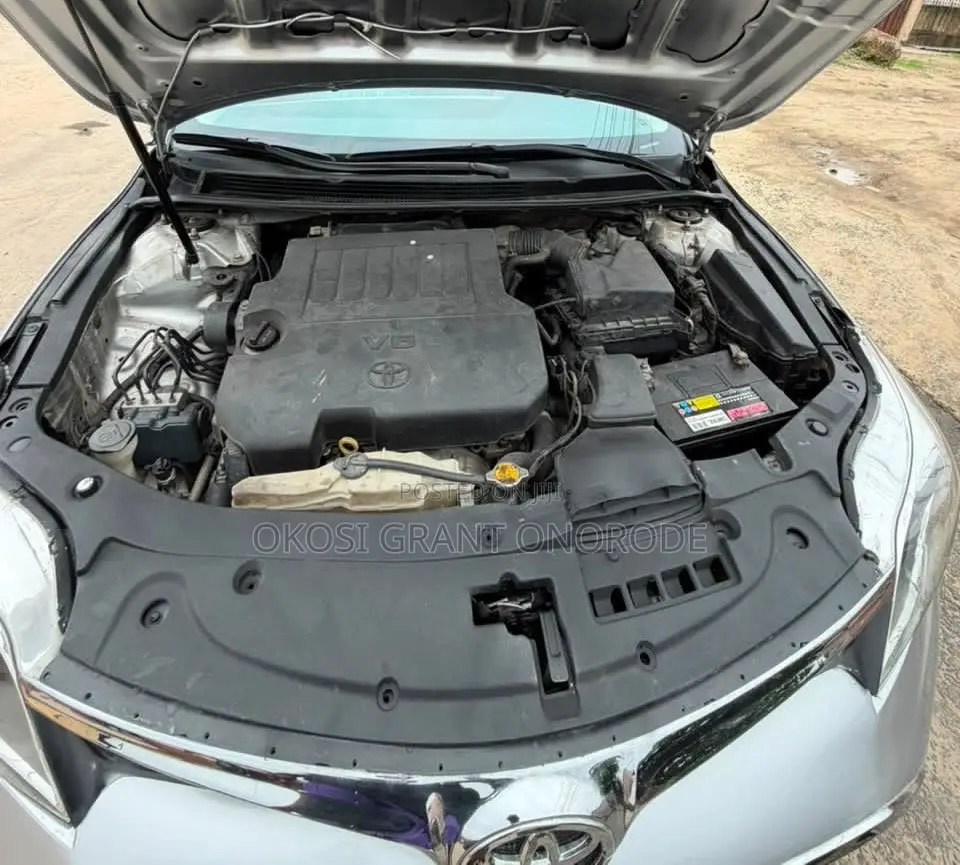Toyota Avalon Limited Sedan FWD (3.5L 6cyl 6A) 2013 Silver