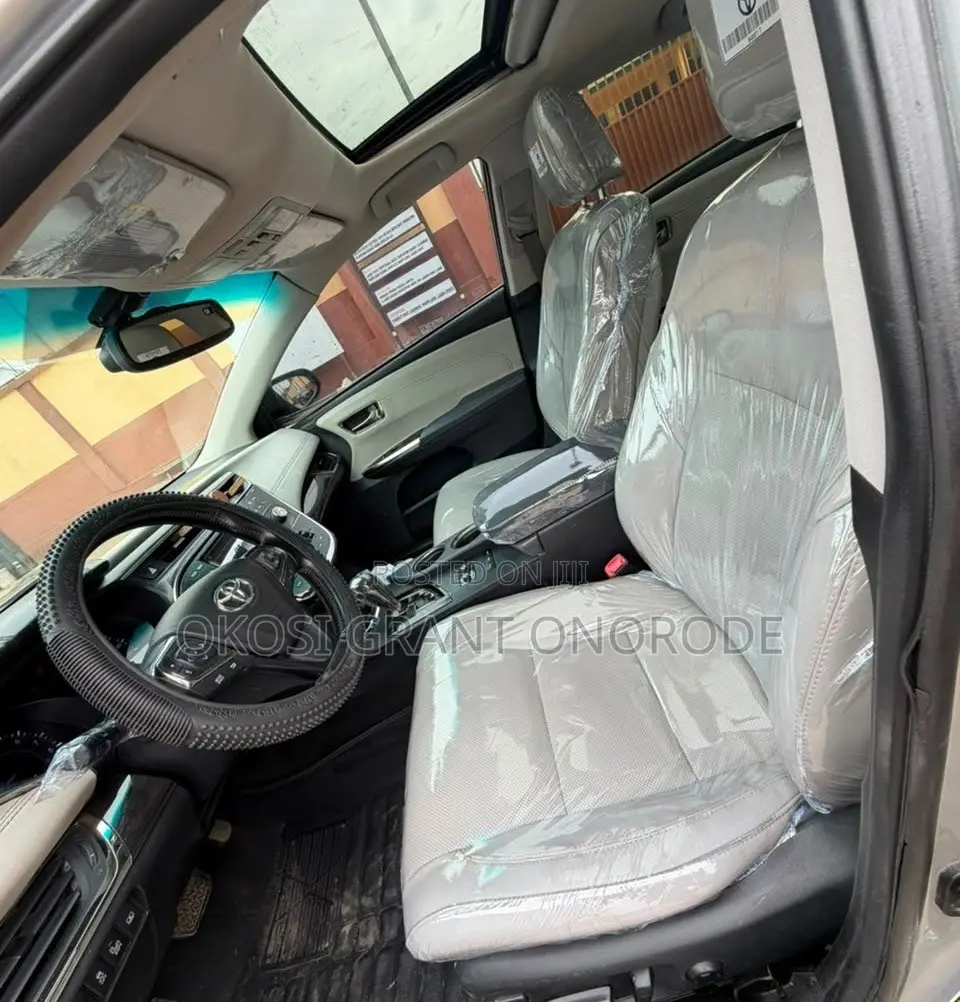 Toyota Avalon Limited Sedan FWD (3.5L 6cyl 6A) 2013 Silver