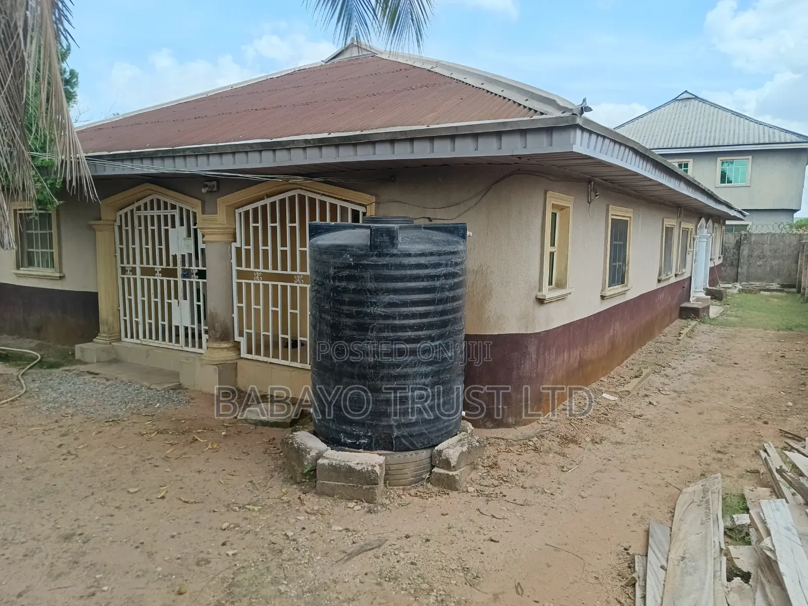 6bdrm Block of Flats in Benin City for sale