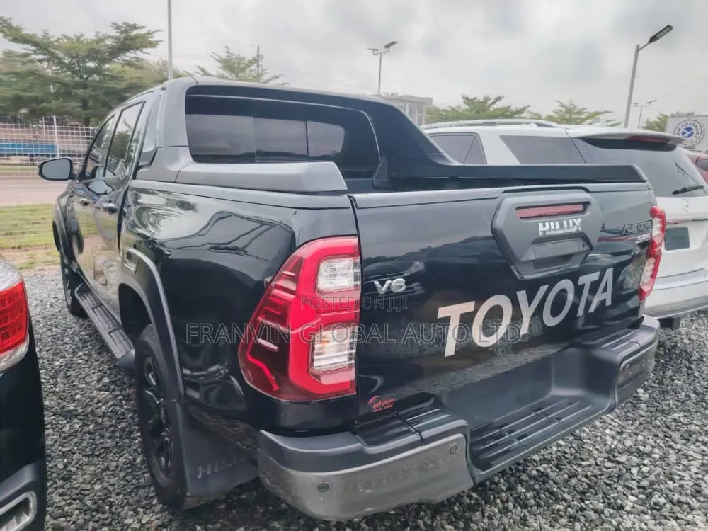 Toyota Hilux 2023 Black