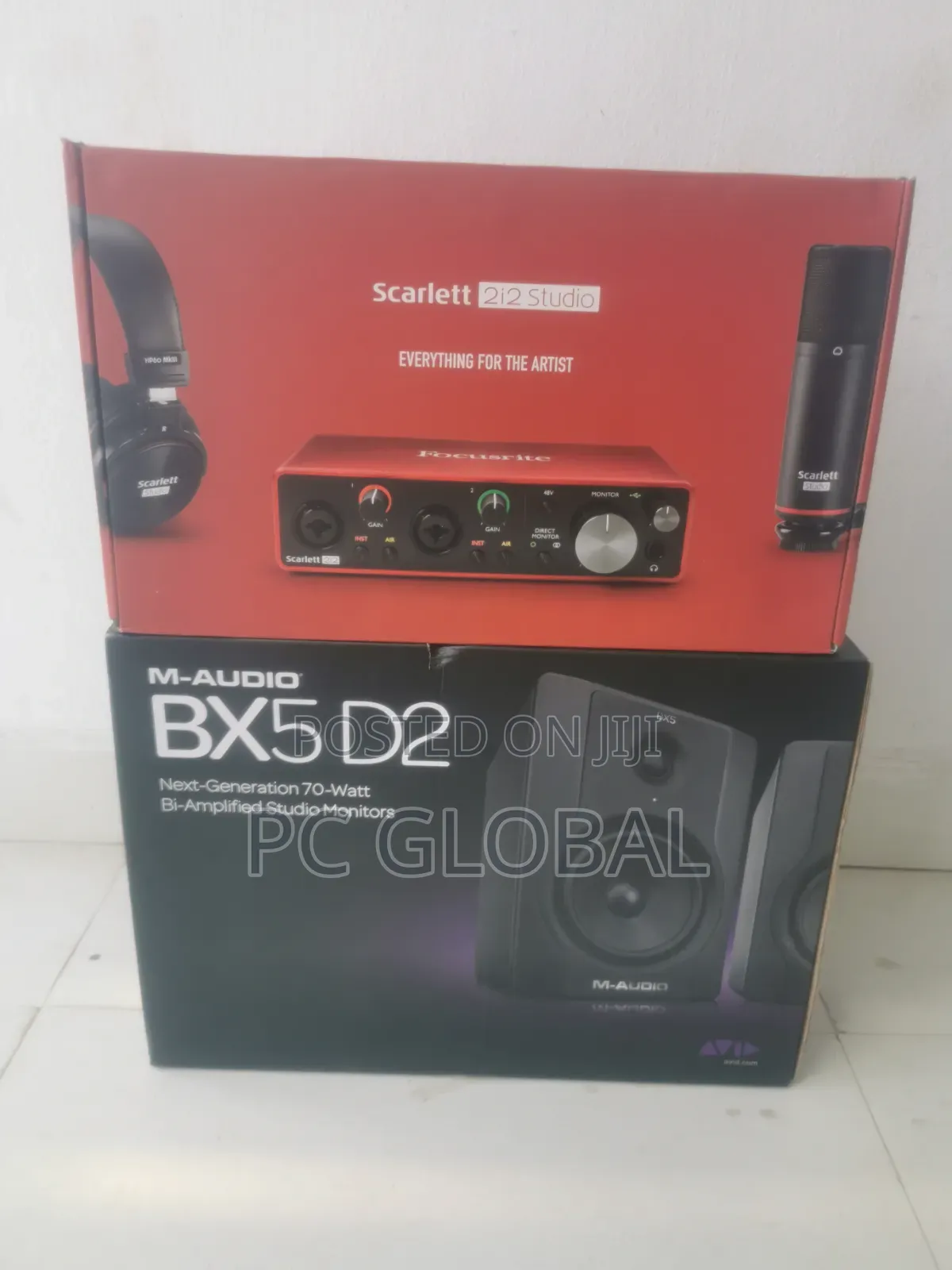 Complete Studio Set Focusrite Soundcard, Mic, Headphone, Bx5 D2
