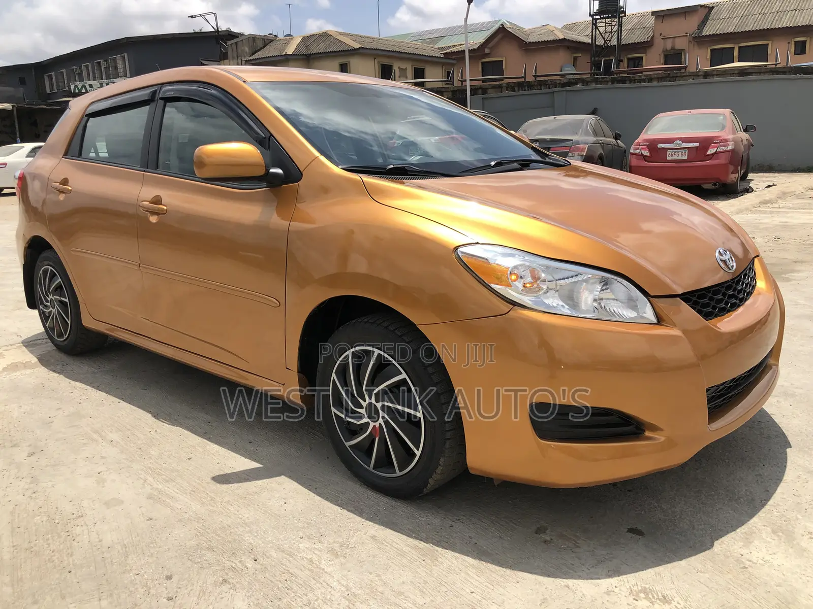 Toyota Matrix Hatchback FWD (1.8L 4cyl 5M) 2010 Gold