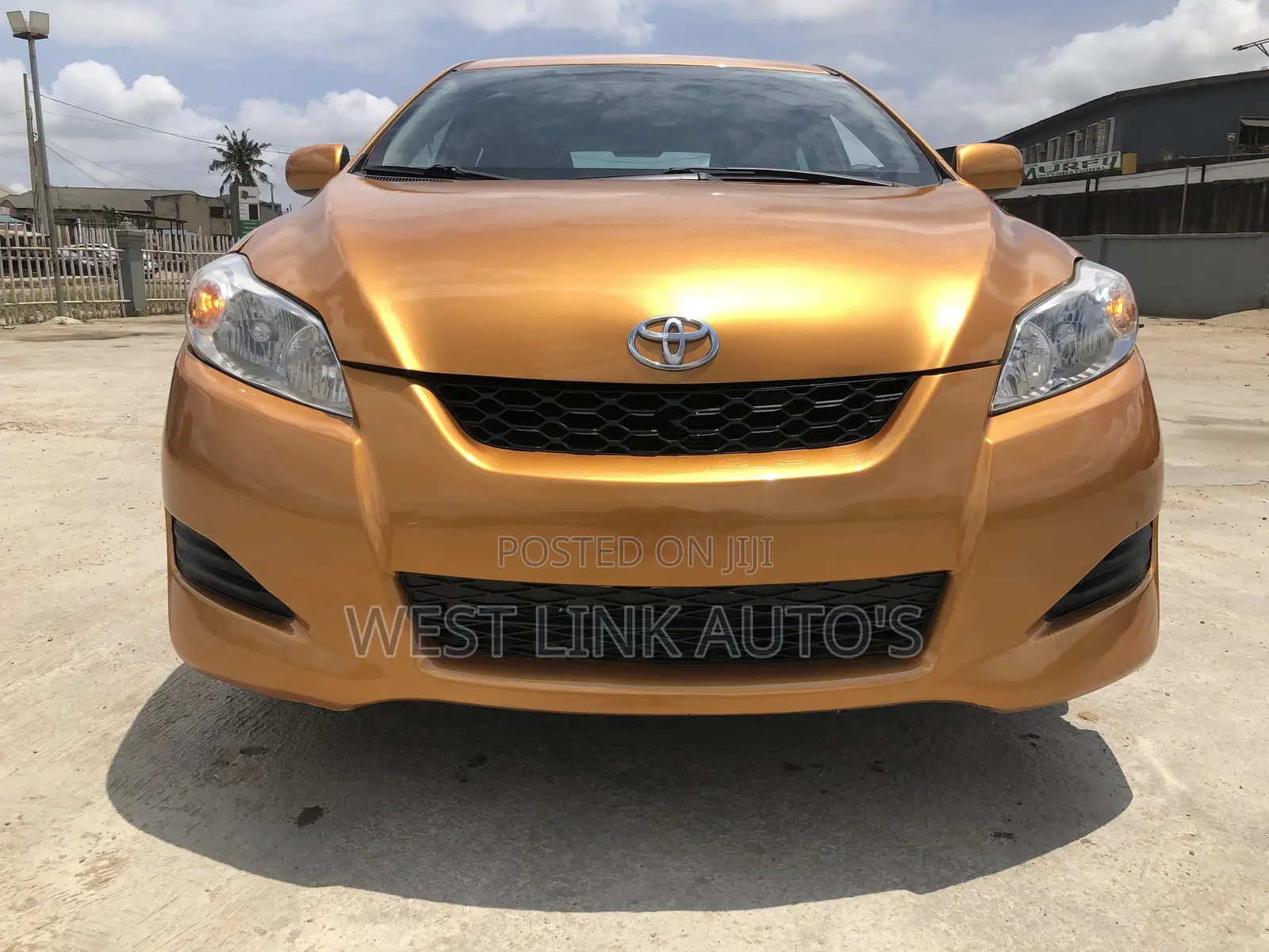 Toyota Matrix Hatchback FWD (1.8L 4cyl 5M) 2010 Gold