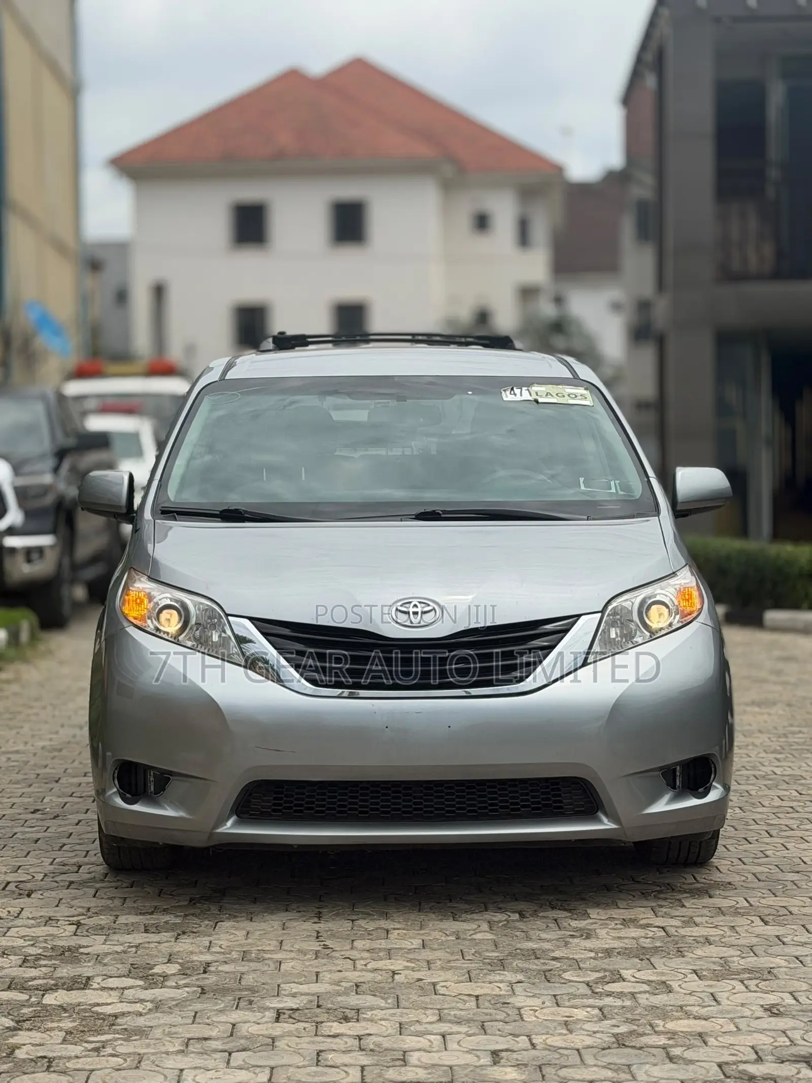 Toyota Sienna LE AWD 7-Passenger 2013 Silver