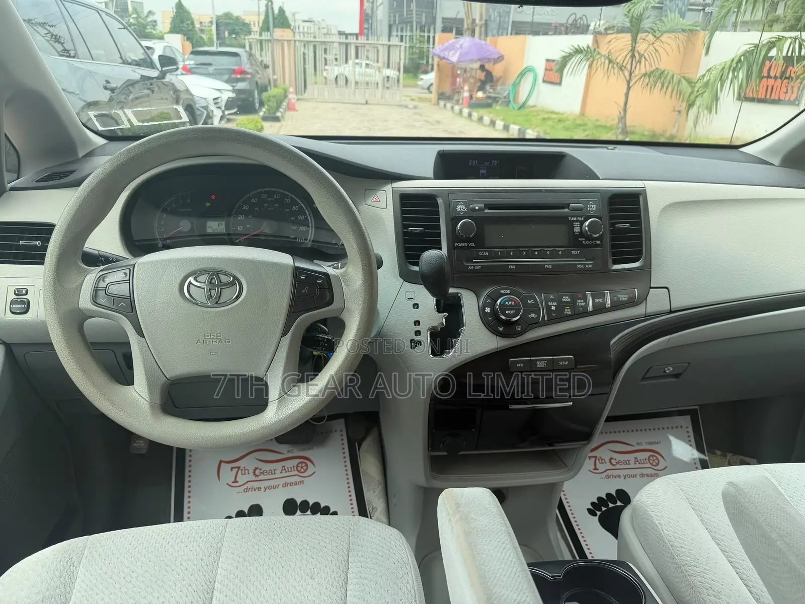 Toyota Sienna LE AWD 7-Passenger 2013 Silver