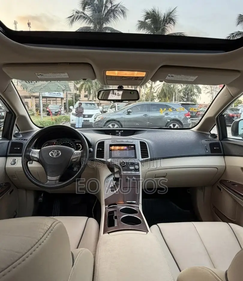 Toyota Venza XLE 2010 White