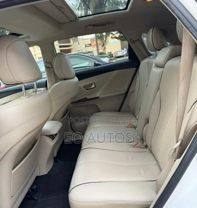 Toyota Venza XLE 2010 White