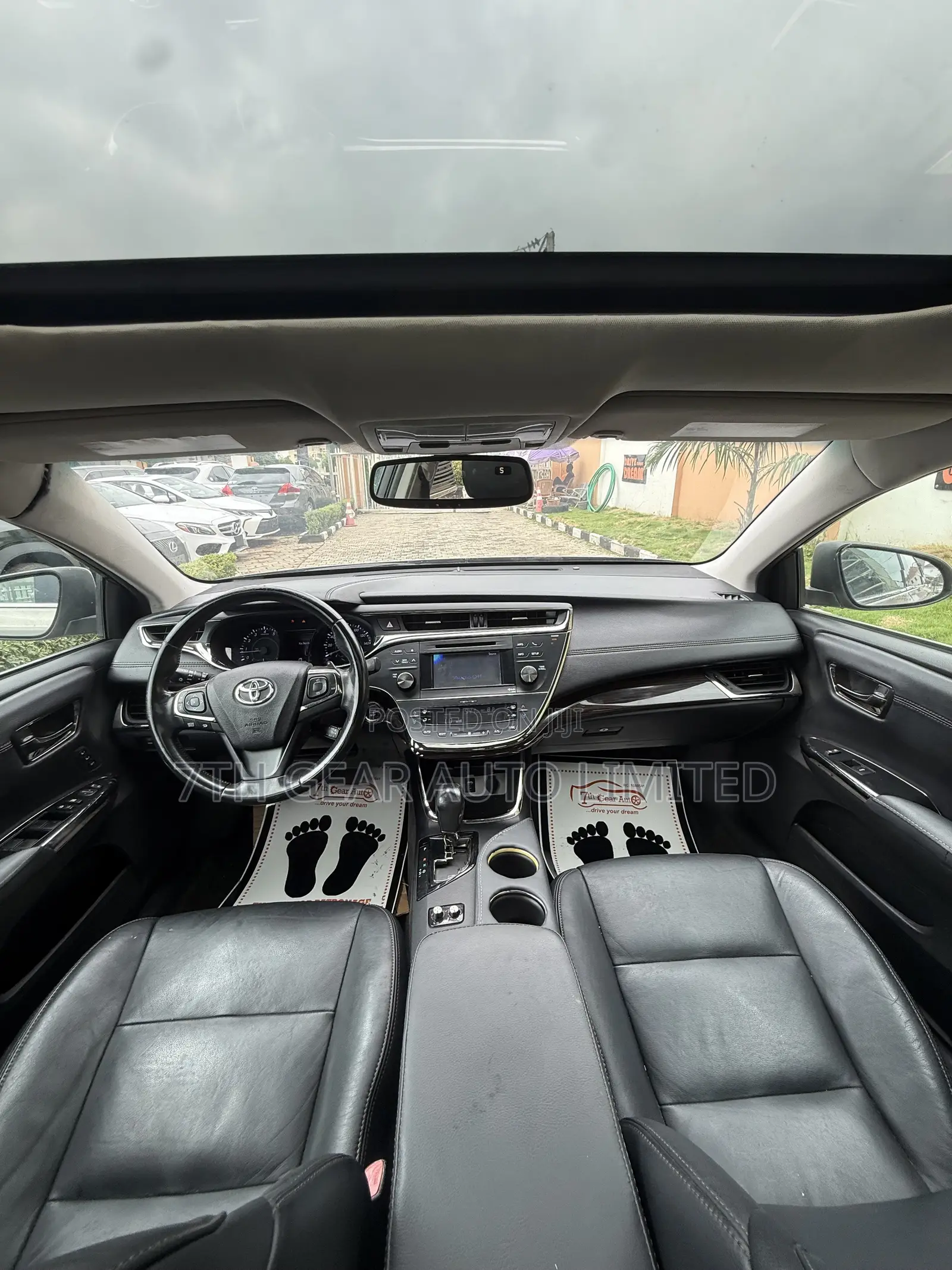 Toyota Avalon Limited Sedan FWD (3.5L 6cyl 6A) 2012 Gold