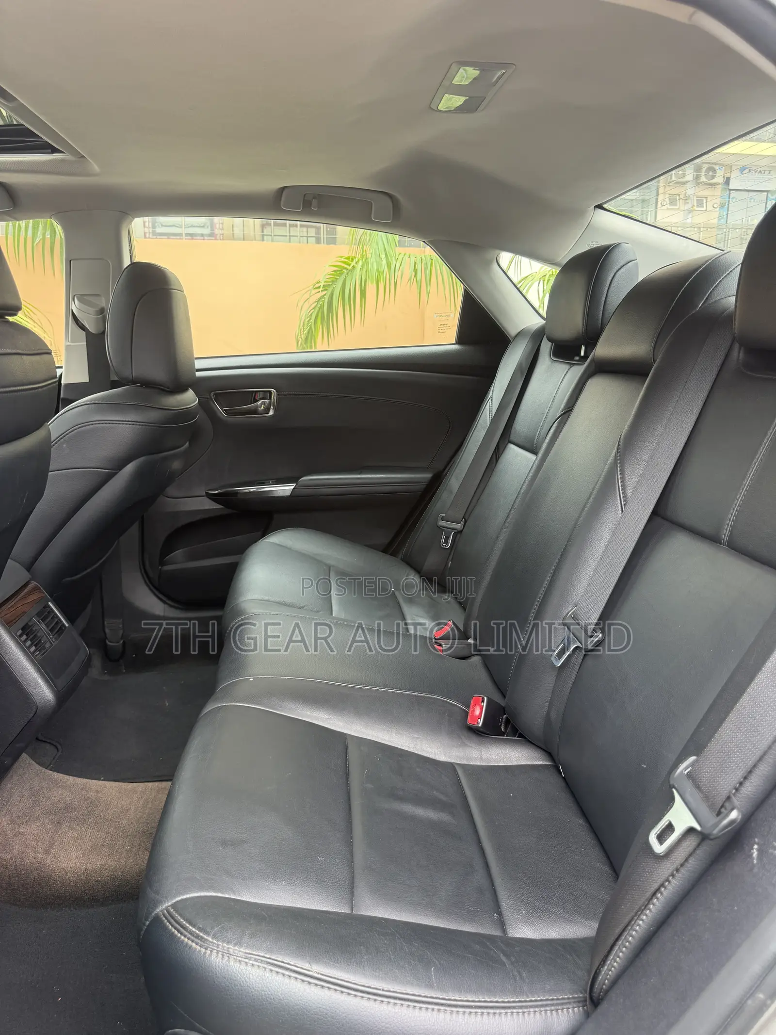 Toyota Avalon Limited Sedan FWD (3.5L 6cyl 6A) 2012 Gold