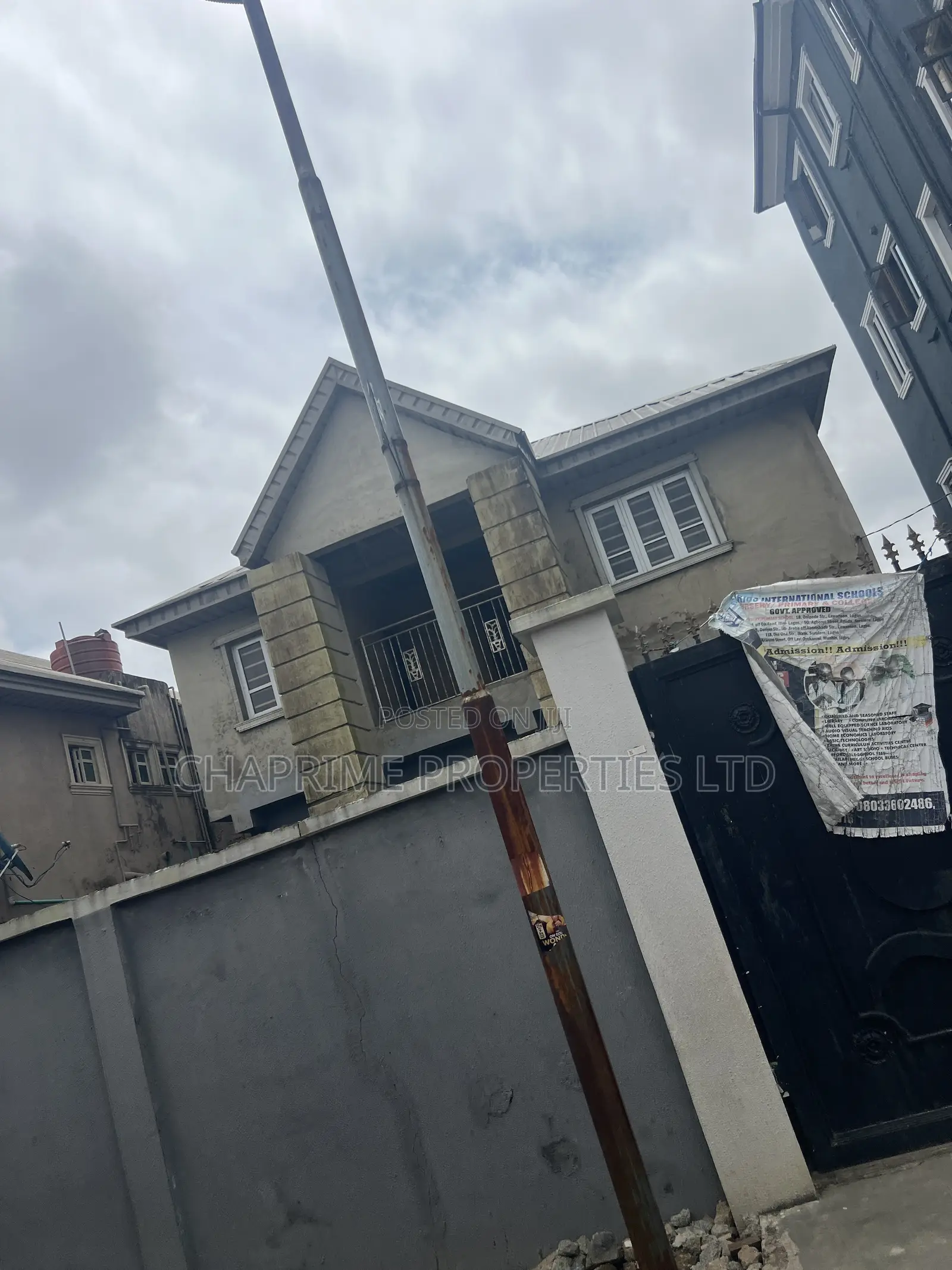 3bdrm Block of Flats in Surulere Lagos for sale