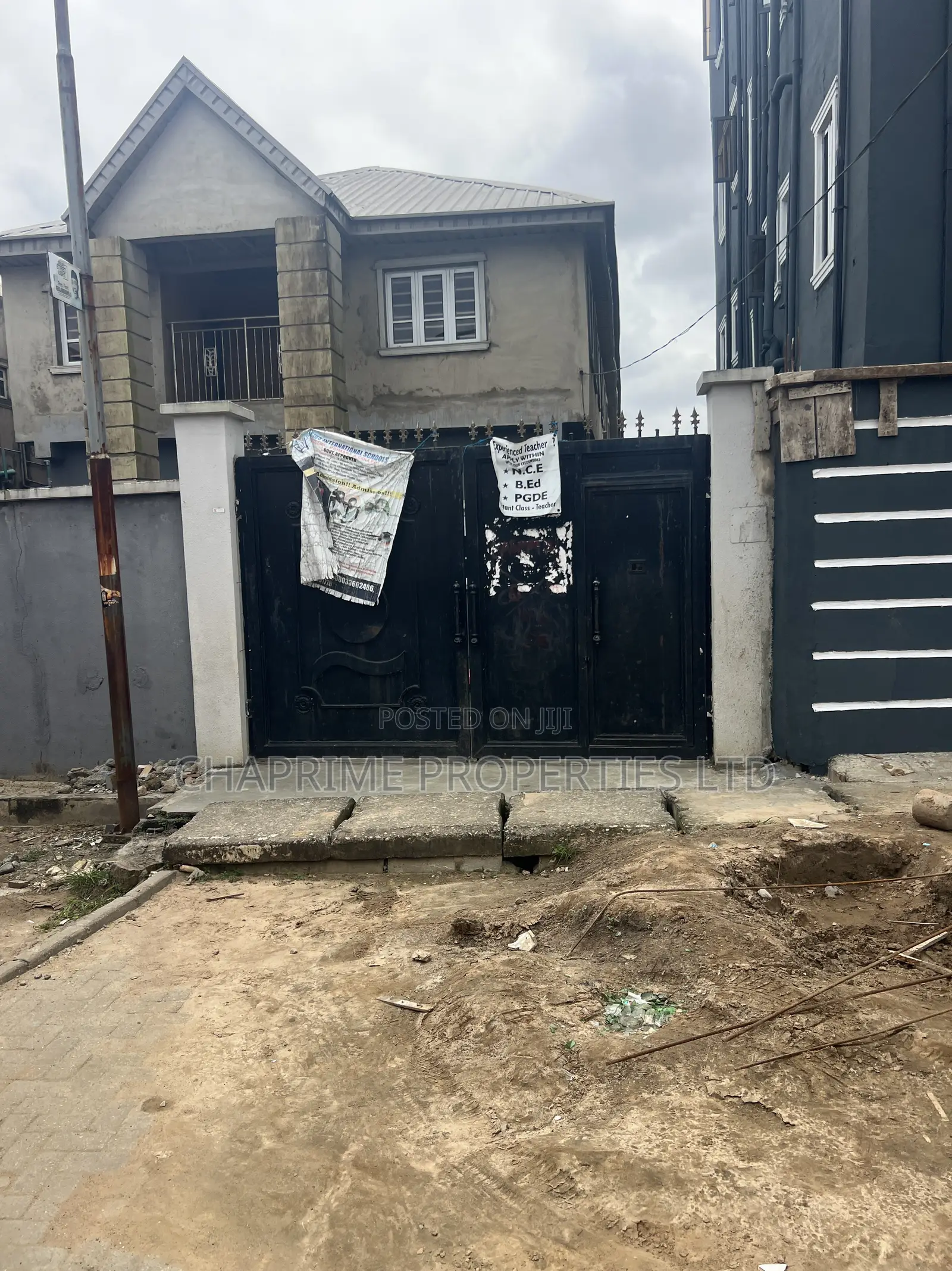 3bdrm Block of Flats in Surulere Lagos for sale