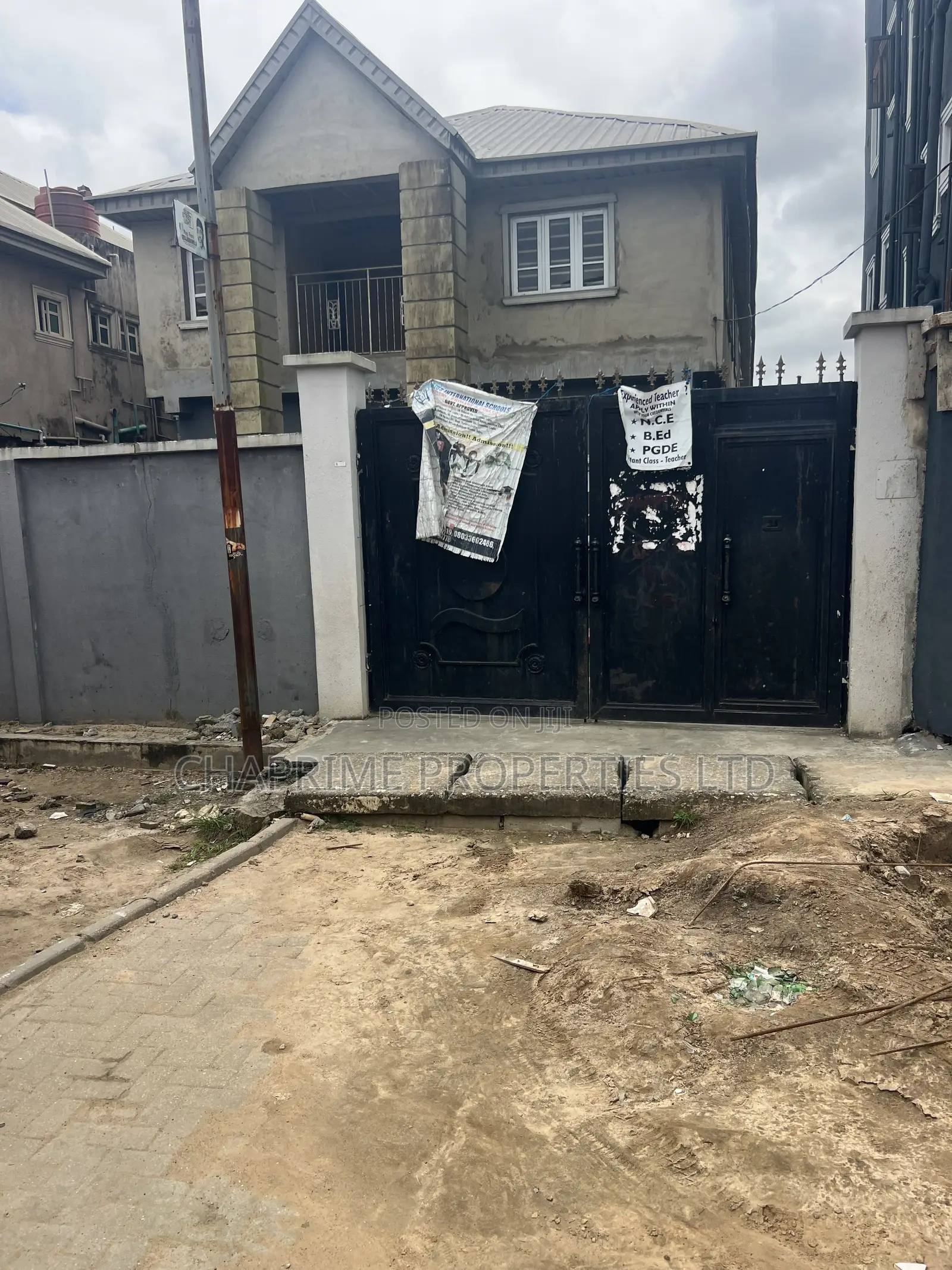 3bdrm Block of Flats in Surulere Lagos for sale
