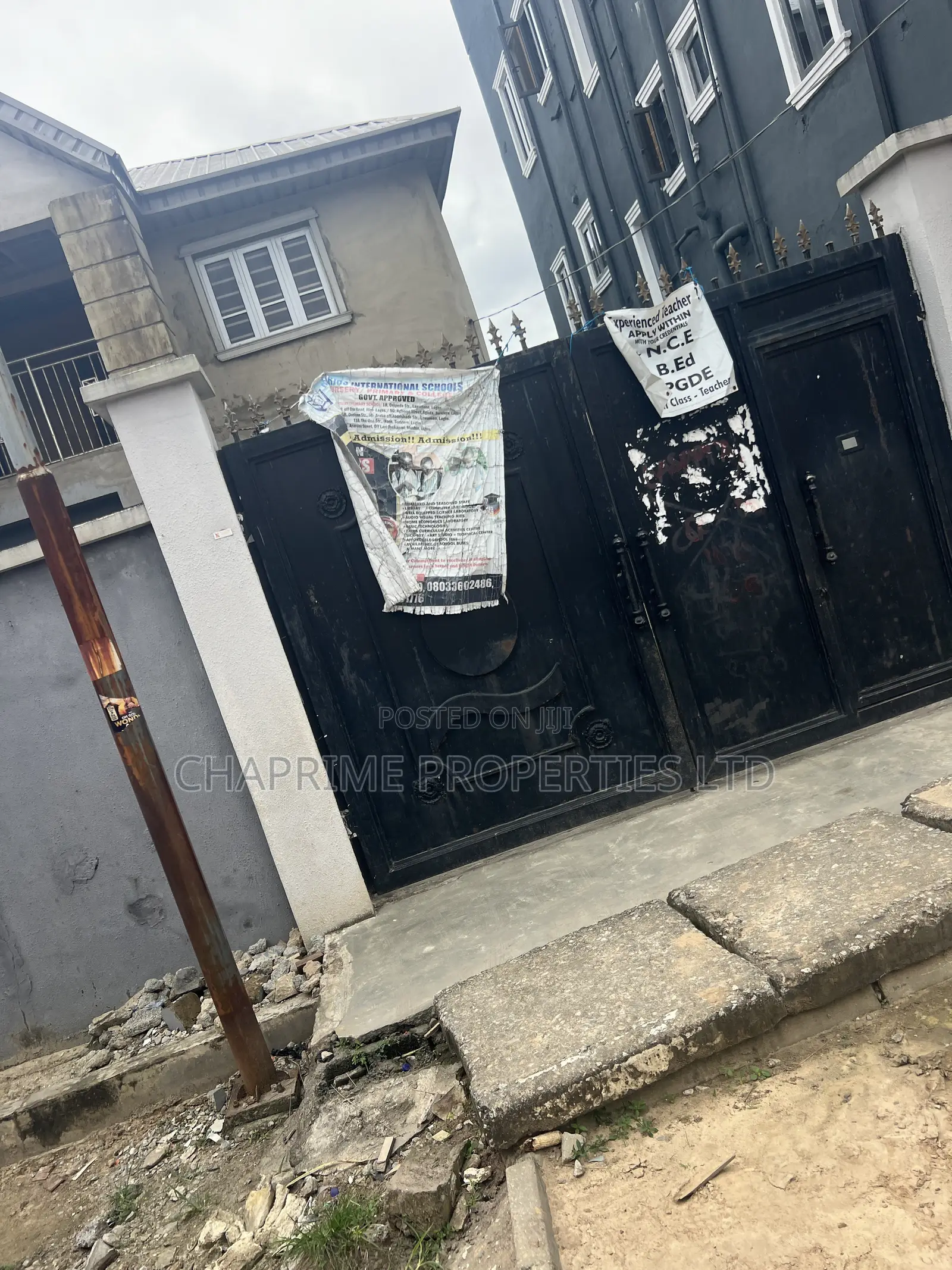 3bdrm Block of Flats in Surulere Lagos for sale