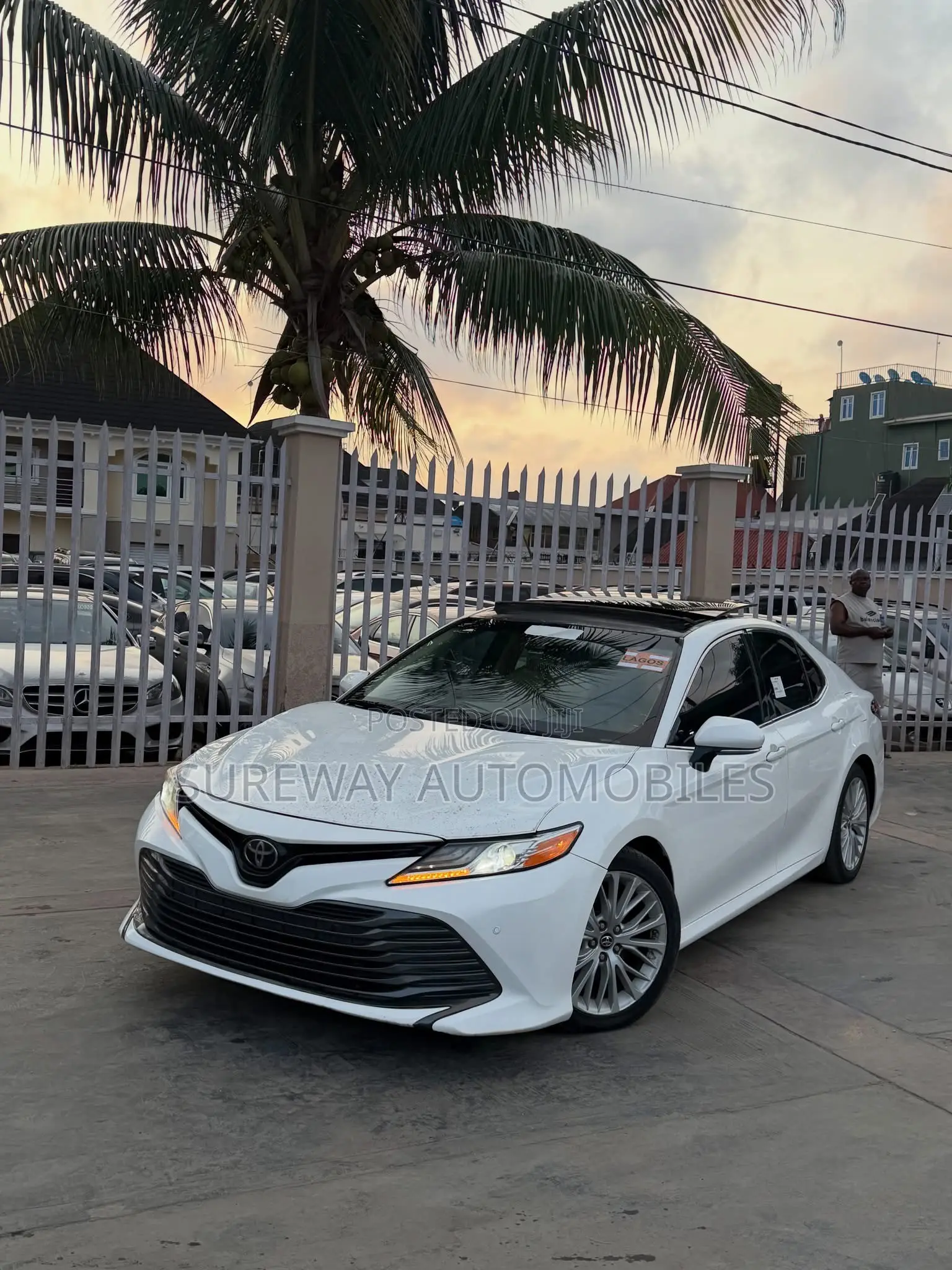 Toyota Camry 2018 White