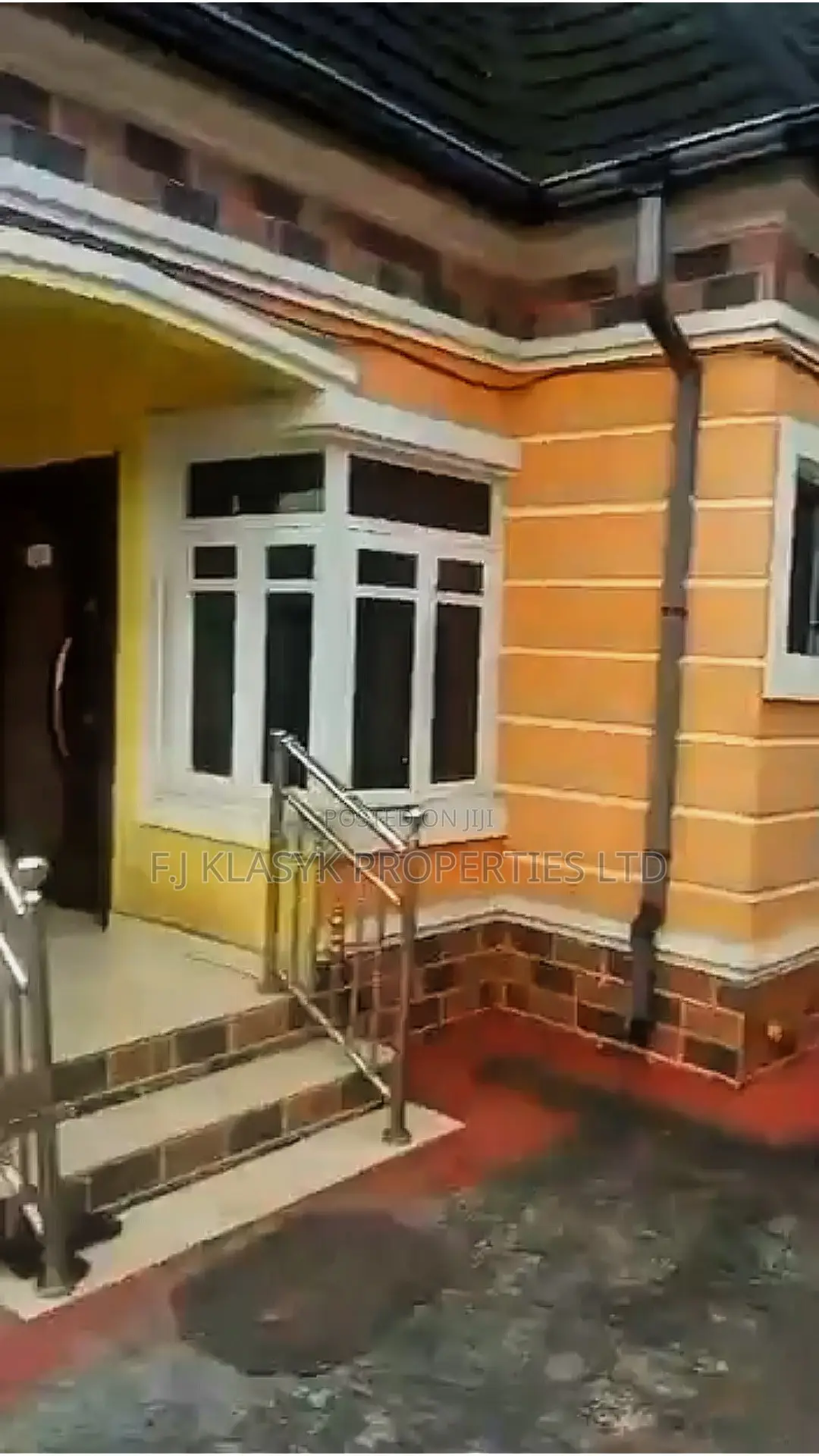 4bdrm Block of Flats in Benin City for sale