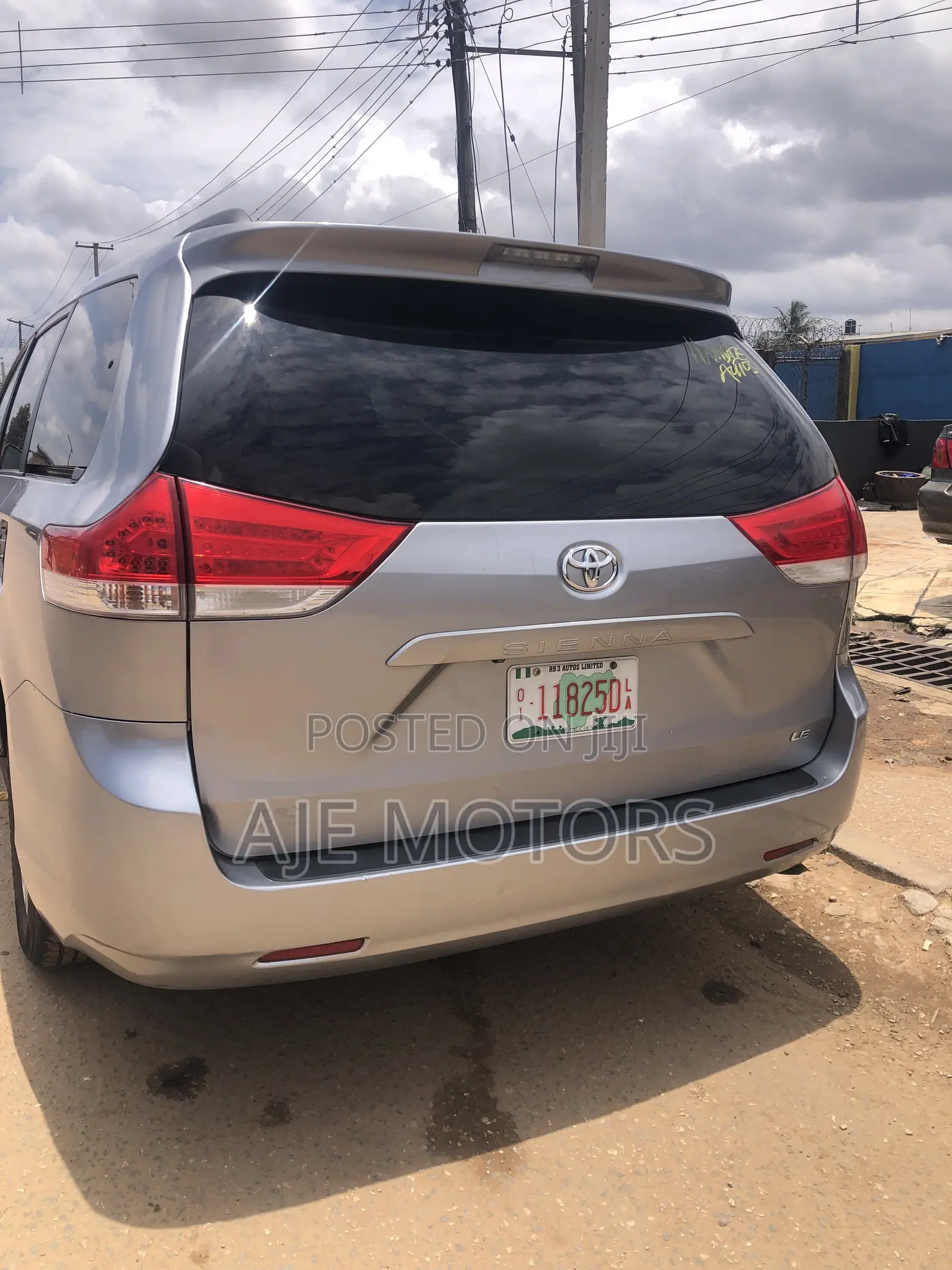 Toyota Sienna L FWD 7 Passenger 2013 Silver