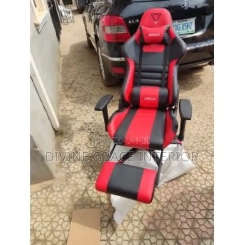 Gaming Chair With Retractable Footrest
