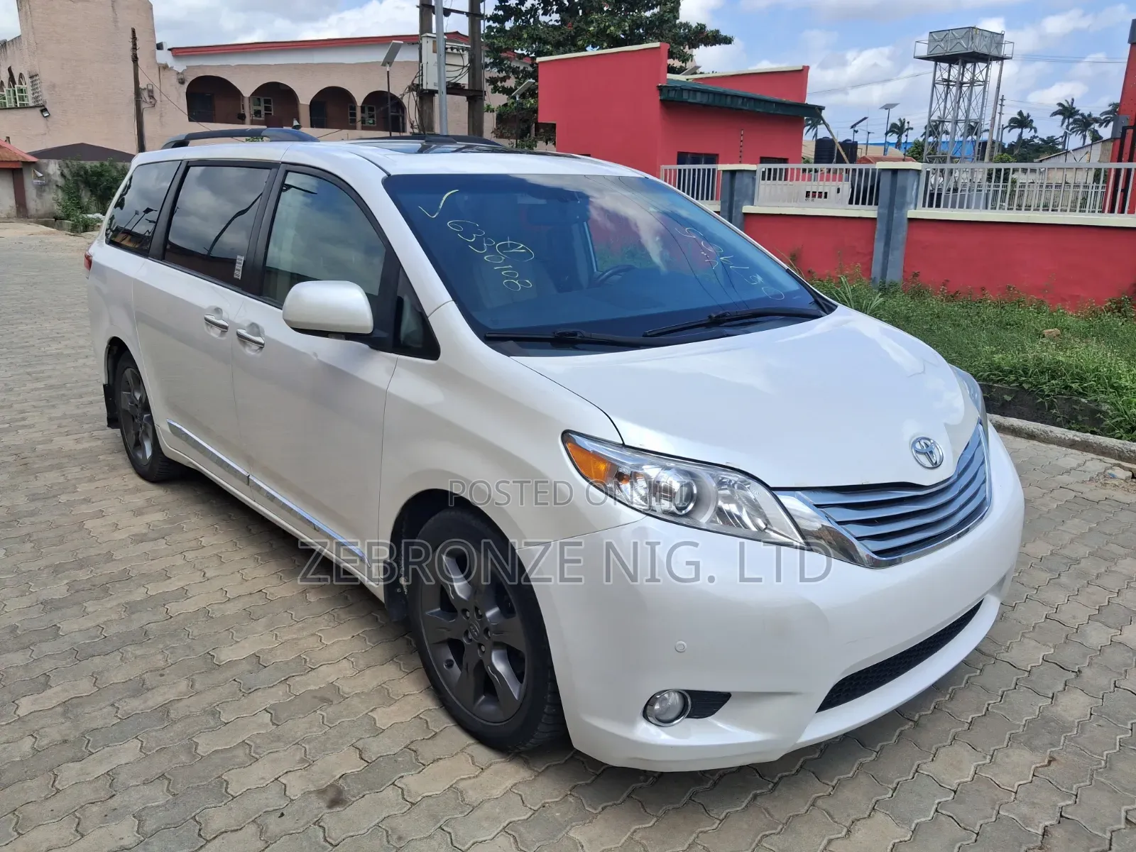 Toyota Sienna 2011 White