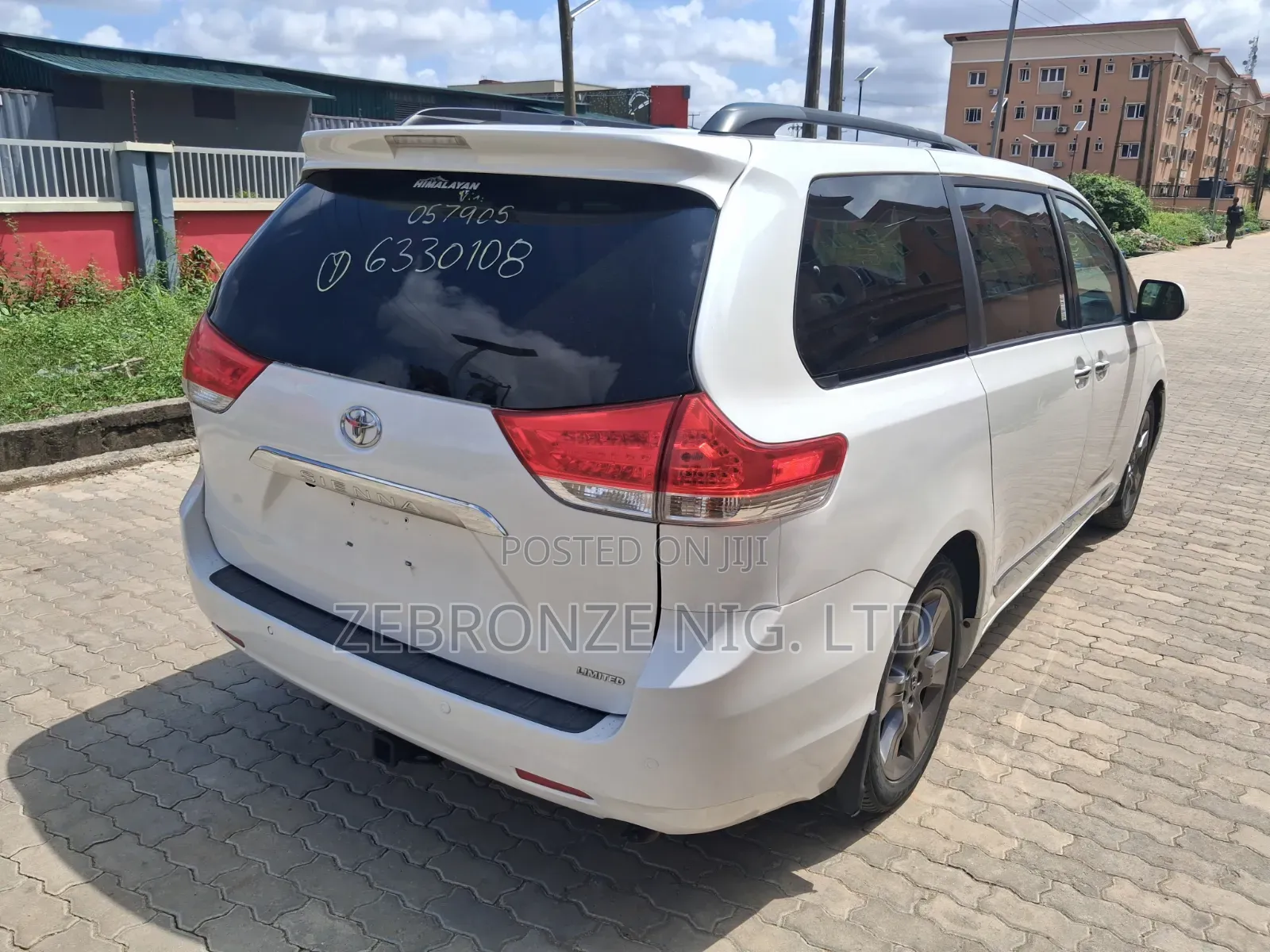 Toyota Sienna 2011 White