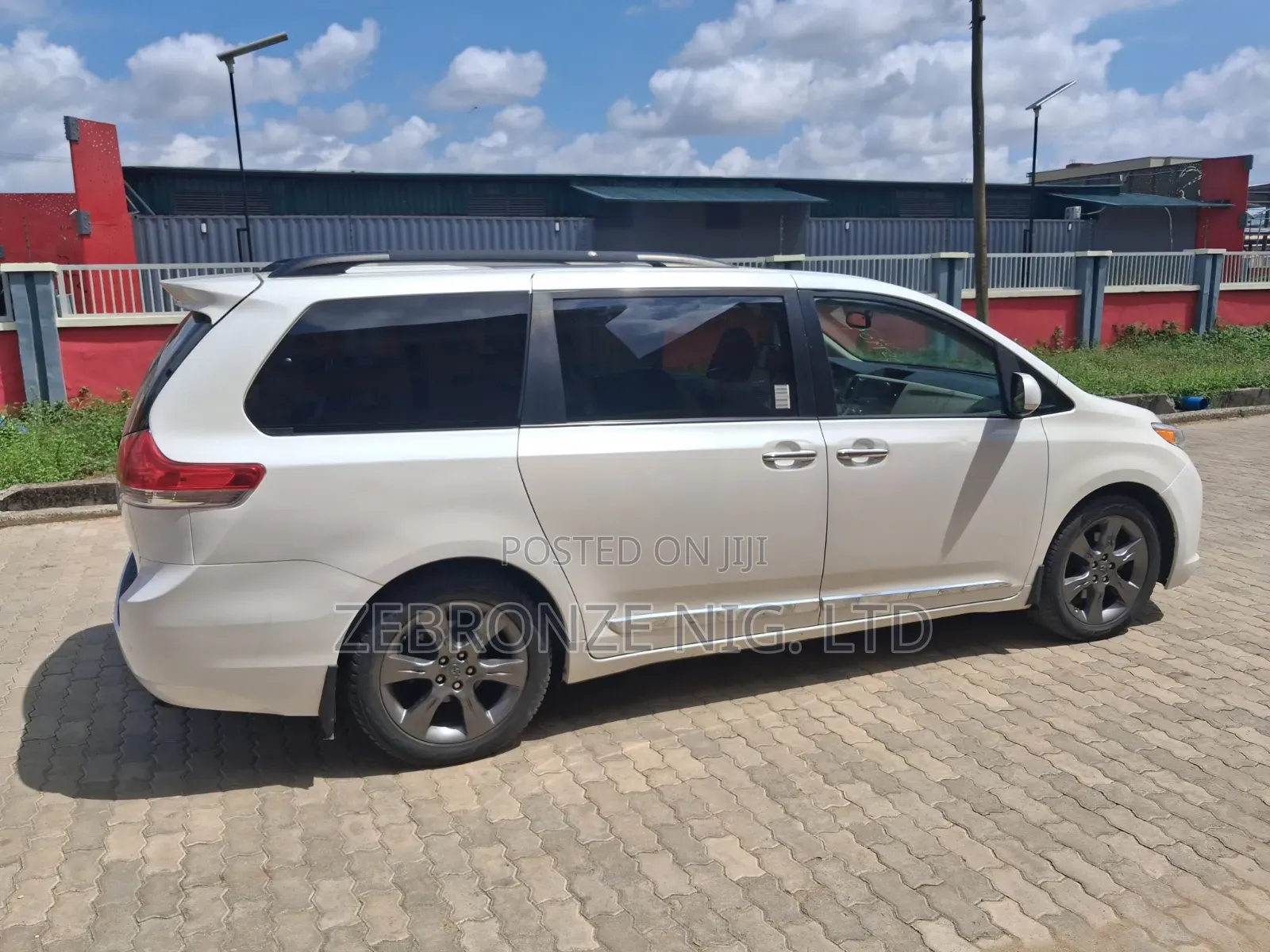 Toyota Sienna 2011 White