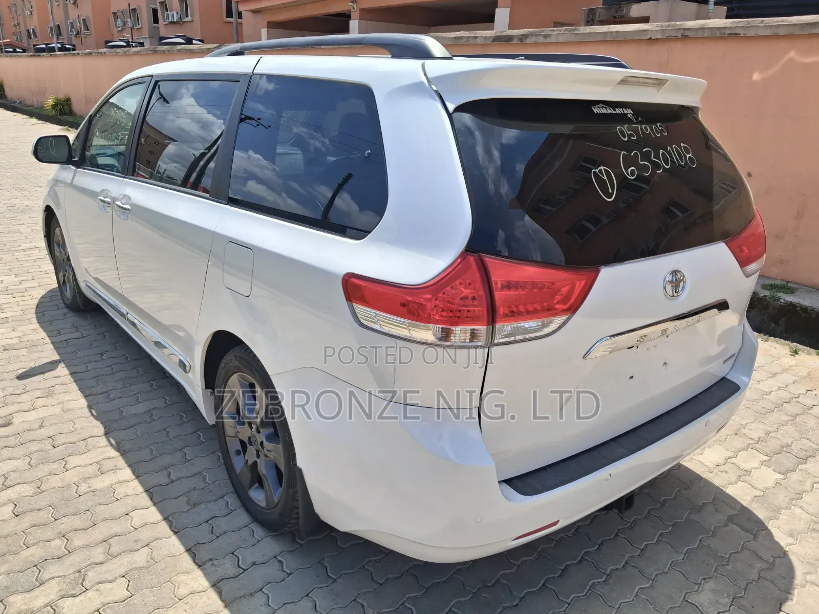 Toyota Sienna 2011 White