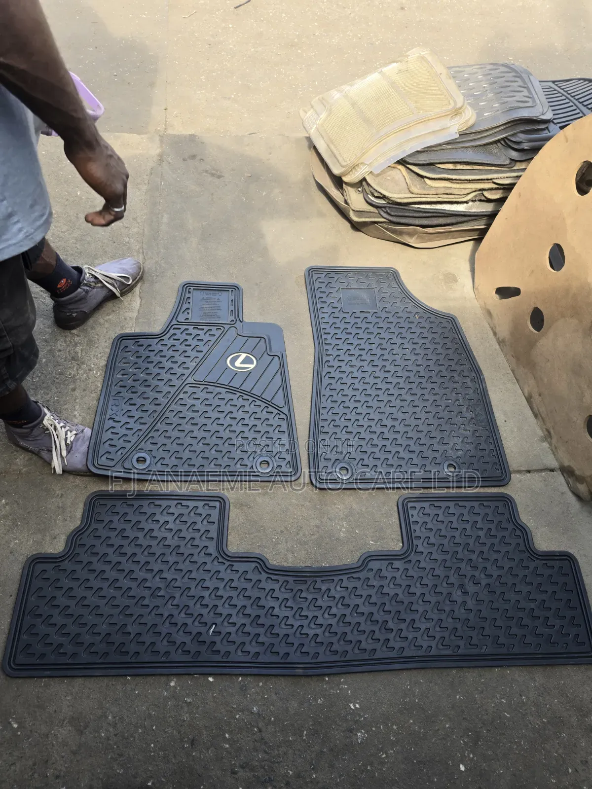 Customize Follow Come Tokunbo Factory Fitted Lexus Carpet